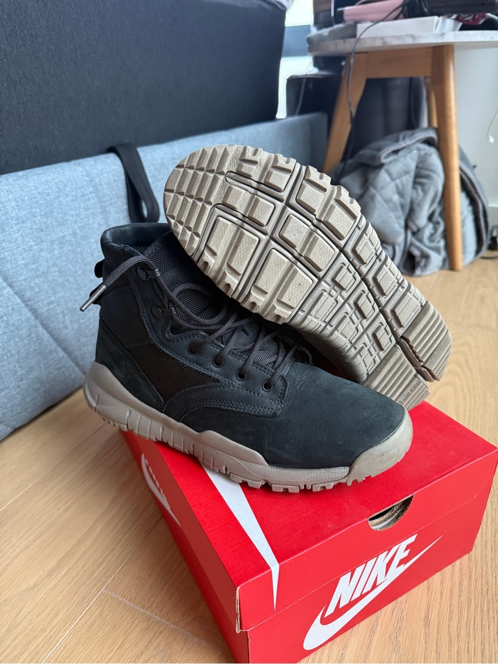 Nike Men's Black Boots with Tan Outsole